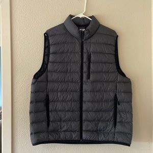 32 Degrees - Mens Vest - Grey - size Large. NWOT. Great vest!